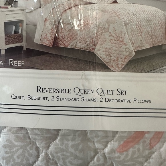 Reversible Queen Quilt Set 6-Piece Coral Reef Coral and Gray NWT - Picture 6 of 6